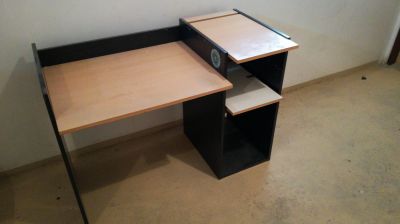 Stůl pro PC