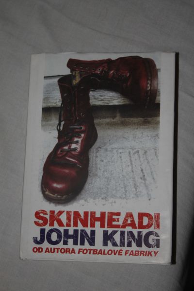 Kniha Skinheadi 