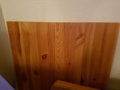 Starší dřevěný nerozkládací stůl