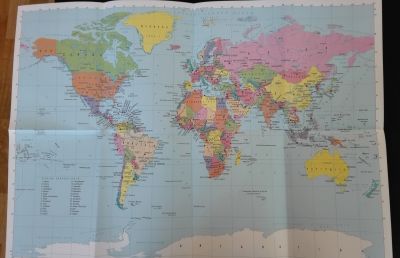 Daruji papírovou mapu.