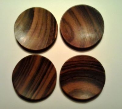4 malé dřevěné talířky