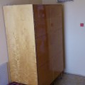 Starší nábytek - skříně, válendy, prádelník, židle, stůl....