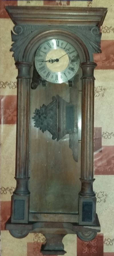 Starožitné řezbované hodiny bez strojku