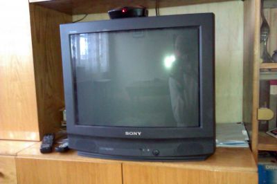 Televizor Sony a příslušenství.