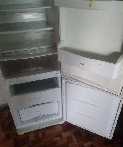 starší lednička 