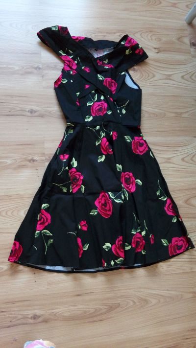 Černé šaty s květy - vel. S 
