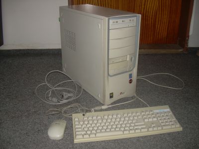 stolní PC, starší, funkční