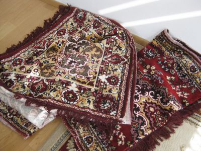 Daruji 3 koberečky s perským vzorem, v dobrém stavu