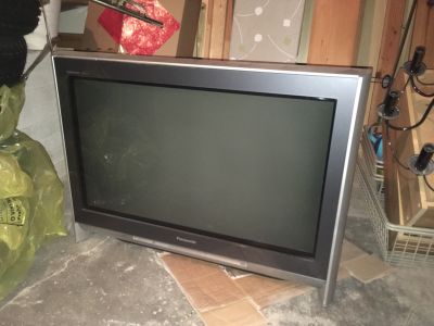 Starší TV Panasonic, úhlopříčka 85 cm