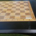 Bytelný stolek se šachovnicí