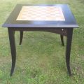 Bytelný stolek se šachovnicí