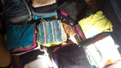 Daruji svetry, trika, košile, šaty, džíny, kalhoty, kraťasy.