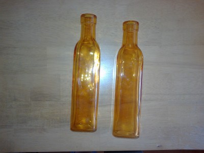 2 skleněné lahvičky z KIK, výška cca 22