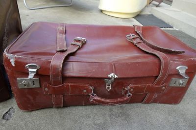 2 staré kožené kufry