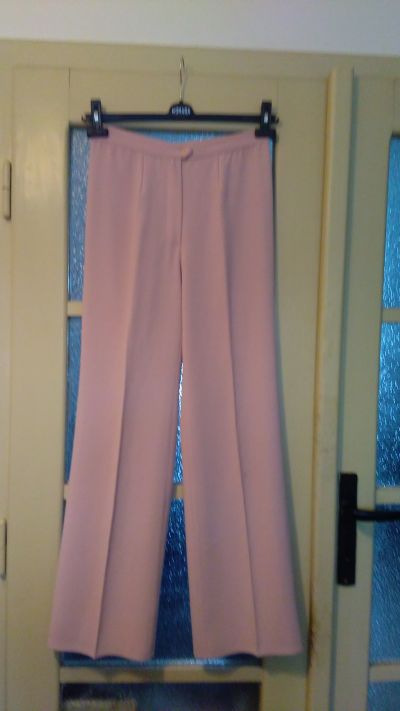Růžové kalhoty (40)
