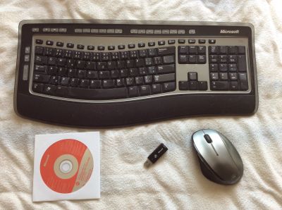 Bezdrátová klávesnice a myš Microsoft