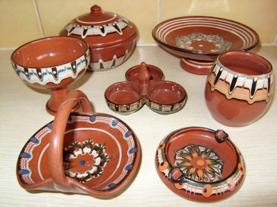 Společenská souprava /bulharská keramika/.