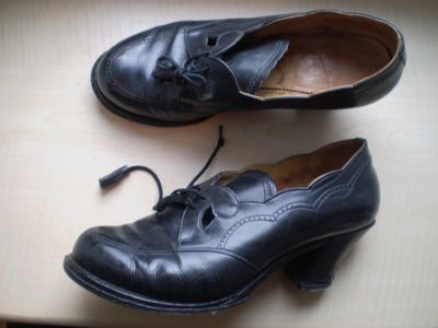 Staré dámské boty i poškozené