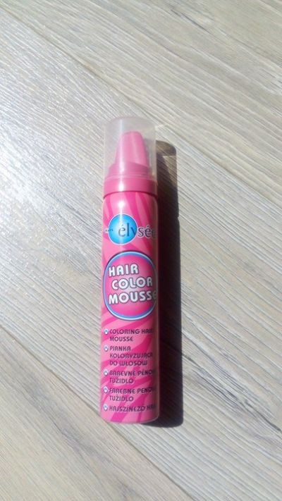 Růžové tužidlo na vlasy