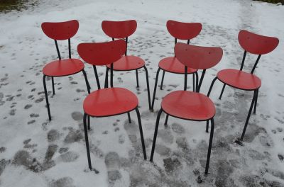 Daruji 6 červených židlí