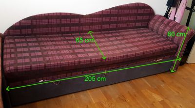 Stará, opotřebovaná rozkládací sedačka