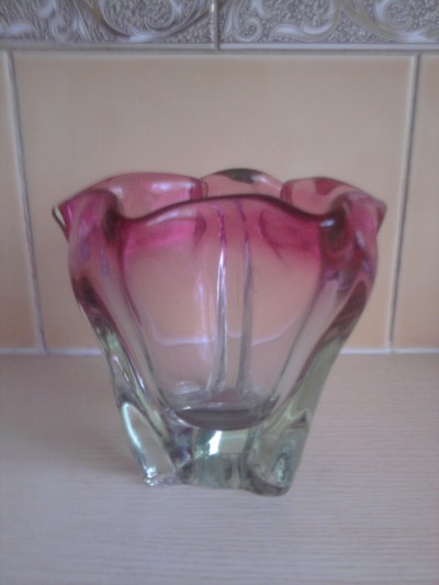 Váza - hutní sklo.