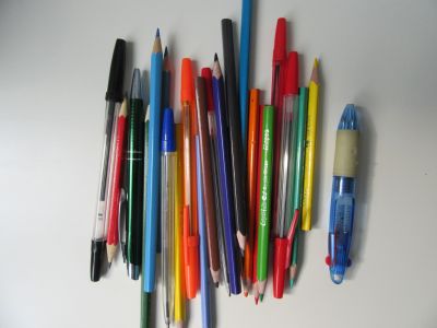 Farebné perá a ceruzky