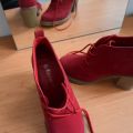 červené boty semišové 38