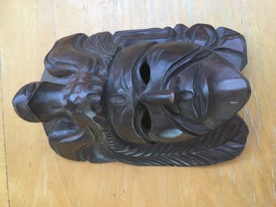 Dřevěná dlabaná maska indiána