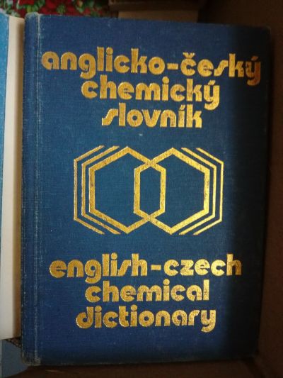 anglicko-český chemický slovník