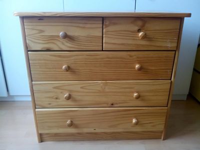 Šuplíková komoda - borovice masiv - nutná drobná oprava 