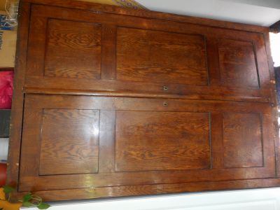 zamluveno: Šatní skříň z masivu