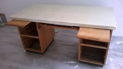starý pracovní stůl