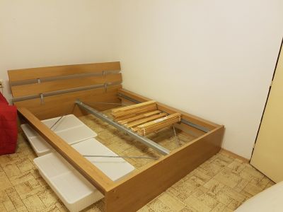 Postel z Ikea+rošty pro Matraci 160x200 (vrže nutno opravit)