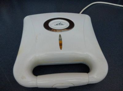funkčný toastovač používaný na chalupe