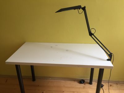 Kancelársky biely stôl Ikea