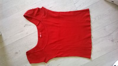 Červené tričko velikost S/M