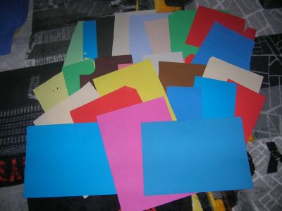 Zbytky barevných papírů