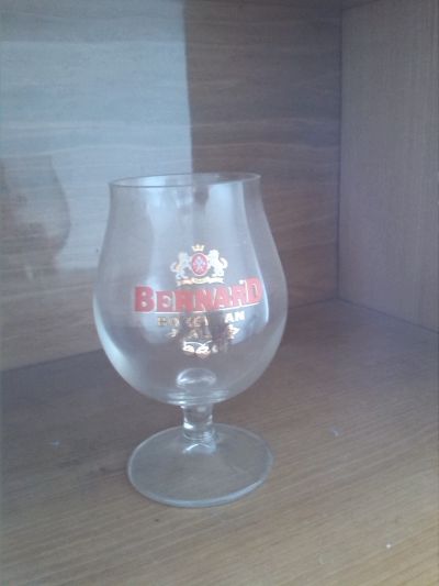 větší sklenice Bernard
