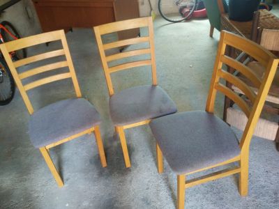 4 židle s vysokým opěradlem