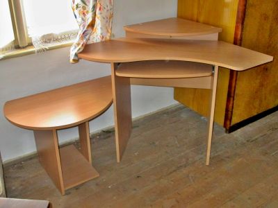 nevyužitý elegantní rohový psací/pc stolek (druhá nabídka)