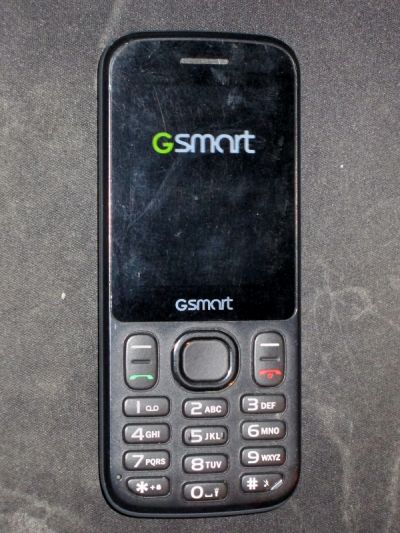 nevyužitý GSMART dual SIM + miniSD asi 2 roky starý