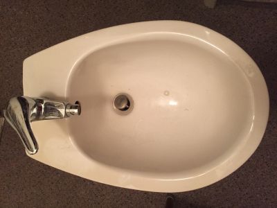 Bidet s baterií