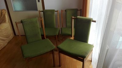 4 dřevěné židle 