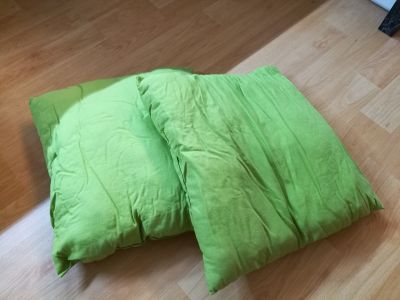 2 zelené polštáře IKEA