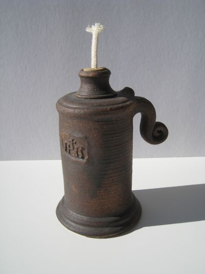 Daruji keramickou olejovou lampu