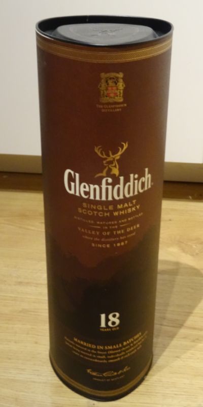Dóza (prázdná) od lahve Glenfiddisch 32 cms