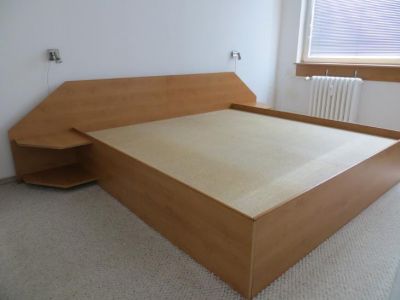 Manželská postel 200 x 200