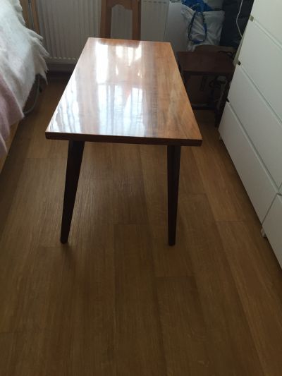Lakovaný stolek