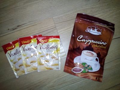 cappuccino a vanilkové cukry